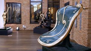 Copiii au acces gratuit, pe 1 iunie, la expoziţia „Universul lui Salvador Dalí” de la ARCUB