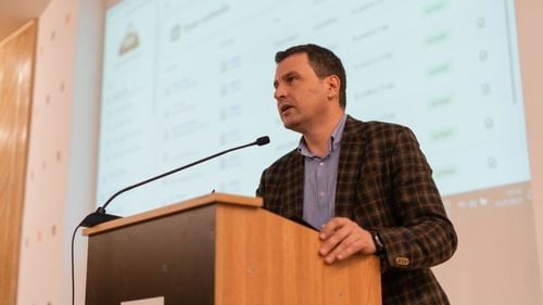 Ministrul mediului, Tanczos Barna, pe contrasens cu Guvernul din care face parte pe tema steagurilor secuiești: Ținutul Secuiesc a fost, este şi va fi, iar noi nu vom renunţa la folosirea simbolurilor noastre care ne definesc identitatea