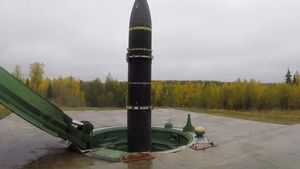 Trump susţine că Rusia şi China fac teste nucleare, „dar nu vorbesc despre asta”