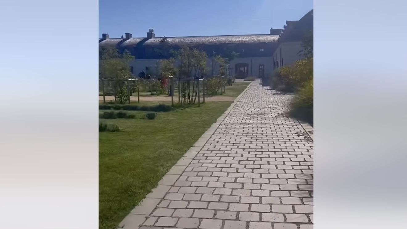 Un video cu un palat aparţinând familiei premierului Viktor Orban a strâns 700.000 de vizualizări / Palatul este situat în apropierea oraşului său natal Felcsut, la circa 34 de kilometri vest de Budapesta