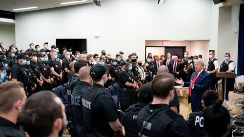 Donald Trump, întrebat de omorârea negrilor de către poliție: Tot așa este cu albii. Tot mai mulți albi, apropo. Mult mai mulți albi