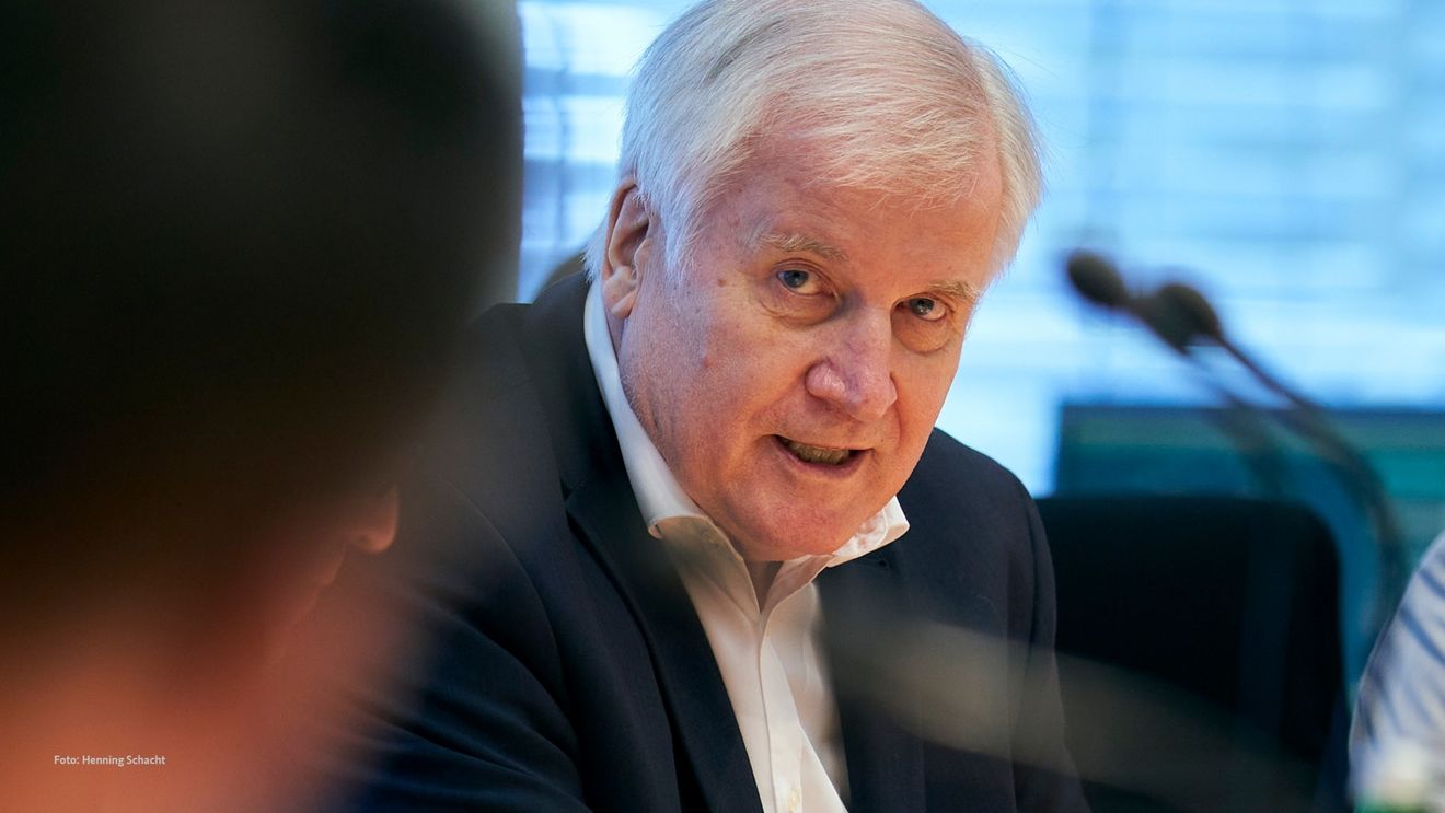 Ministrul german de interne respinge ideea unor „cote de refugiați” din Afganistan, de teama creării unui „factor de atracție”