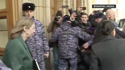 VIDEO Noua ambasadoare a Statelor Unite în Rusia, huiduită în timp ce intra în Ministerul de Externe de la Moscova