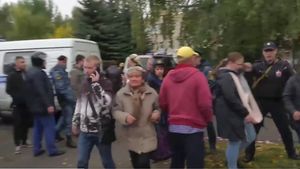 UPDATE VIDEO 15 morți, dintre care 11 copii, la o școală din Rusia, după ce un bărbat înarmat a deschis focul / Atacatorul s-a sinucis în urma incidentului / El purta o cagulă și un tricou cu o svastică