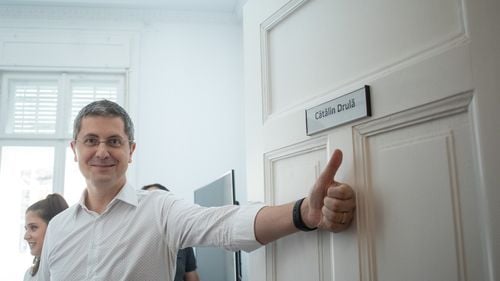 USR anunță că Elena Lasconi s-a retras de pe lista de candidați la europarlamentare. Dan Barna ar urma să deschidă lista