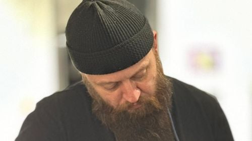 ”Breasla lingurarilor”. Un grup de clujeni cioplesc linguri din lemn, pentru a scăpa de stres / ”Din lingurile din lemn făcute de mine mănânc acasă”