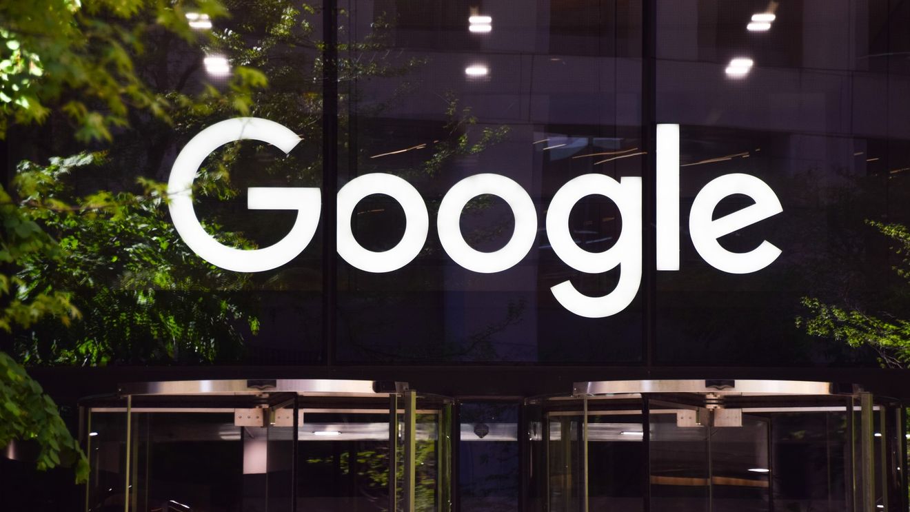 Cum a devenit Google steaua tehnologiei în 2026: Cloud-ul său crește de două ori mai rapid decât al rivalilor
