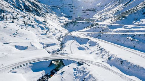 Risc însemnat de producere de avalanşe la peste 1.800 de metri, în munţii Făgăraş, Bucegi şi Ceahlău