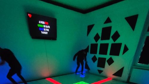 Un student din Sibiu și-a deschis propria afacere după ce a accesat fonduri europene de 60.000 de euro /  A creat o sală de jocuri cu tehnologie VR și podea interactivă / ”Am căutat un loc unde să merg să mă joc...”