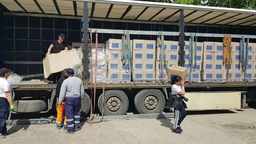Distribuirea pachetelor alimentare de la UE, către persoanele defavorizate, sistată în Vrancea. Lipsesc produse din pachete