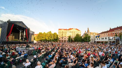 Economie culturală: Cât costă să scoți Opera în stradă? Managerul Operei din Cluj, după un festival de șase zile, cu spectacole în piață, în parc și la balcoane: "Cea mai costisitoare parte ține de elementele sceno-tehnice"