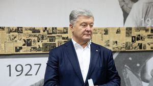Sfatul fostului președinte ucrainean Petro Poroșenko pentru Zelenski: „Să nu ai niciodată încredere în Putin, nu uita că a fost ofițer KGB” (POLITICO)