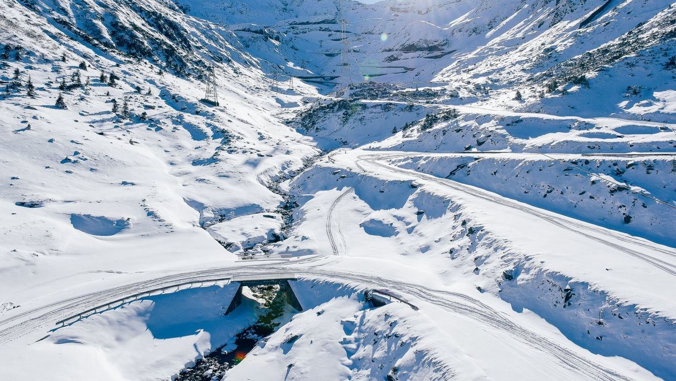 Risc însemnat de producere de avalanşe la peste 1.800 de metri, în munţii Făgăraş, Bucegi şi Ceahlău