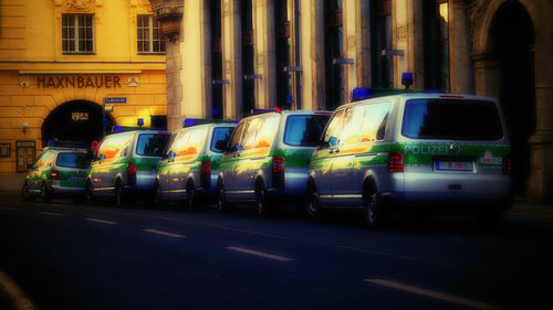 Trei persoane au fost înjunghiate mortal şi patru au fost grav rănite la un festival în oraşul german Solingen. Atacatorul e liber