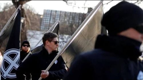 Justiția germană critică extrădarea în Ungaria a unei pesoane transgen afiliate cu extrema stângă / O persoană care se declară non-binară ar fi atacat și rănit simpatizanți ai extremei drepte la Budapesta