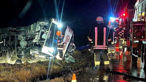 Braşov: O cisternă încărcată cu lichid polimeric s-a răsturnat în zona Pârâul Rece – Râşnov / Intervin echipaje pentru situații care implică substanţe chimice, biologice, radiologice şi nucleare