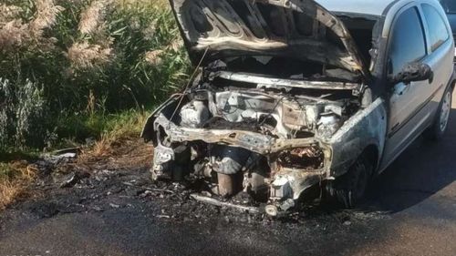 O mașină a luat foc în timp ce mergea pe un drum din Botoșani