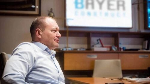 Cine este omul de afaceri din Remetea care investește milioane de euro în satul natal din banii guvernului Ungariei în fabrici, aeroport privat și un hotel de cinci stele 