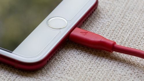 Ce furase polițistul ieșean din magazinul Selgros: două baterii, un cablu USB și două odorizante