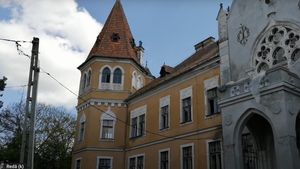 Se vinde un castel din România, monument istoric: ”Are patru turnuri, 52 de camere, 12 terase”/ Cât costă