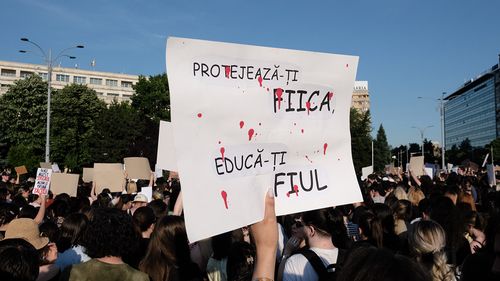 Nou protest organizat de Centrul Filia în Piața Victoriei, după femicidul din Prahova, al 26-lea de la începutul anului: „Ne șochează pasivitatea instituțiilor statului”