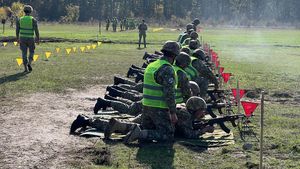GALERIE FOTO VIDEO Cum s-a desfășurat MOBEX, exercițiul de mobilizare pentru verificarea pregătirii rezerviștilor și militarilor activi / Ce spune ministrul Apărării despre problemele de organizare semnalate într-un reportaj G4Media