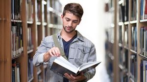 Facultățile au primit interdicție de a organiza examen suplimentar de limbă română la admitere, pentru minoritari. Ministerul Educației: Diploma de BAC atestă competențele lingvistice