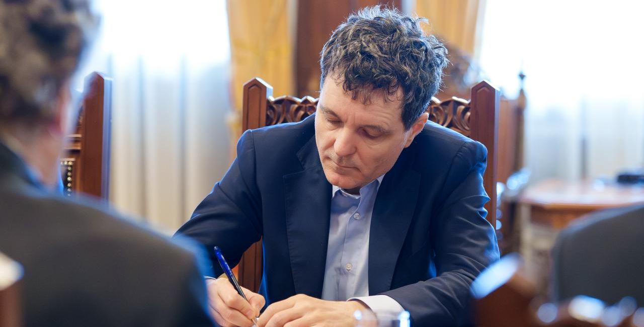 SURSE: Cine va urma dacă guvernul Tomac pică în Parlament: Președintele Nicușor Dan vrea refacerea coaliției PSD-PNL-USR-UDMR cu premier din cercul său de consilieri