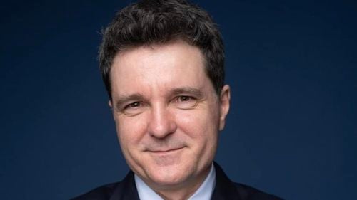 Stilul vestimentar al lui Nicușor Dan: candidat la Președinție sau contabilul anului?