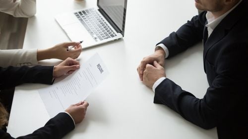 România se confruntă cu un deficit acut de forță de muncă: Pierdem specialiști în defavoarea țărilor mai dezvoltate, cum sunt Germania, Austria, Olanda/ Ana Vișan, BestJobs: Puținii specialiști disponibili au de partea lor avantajul de a alege din numeroase oferte disponibile