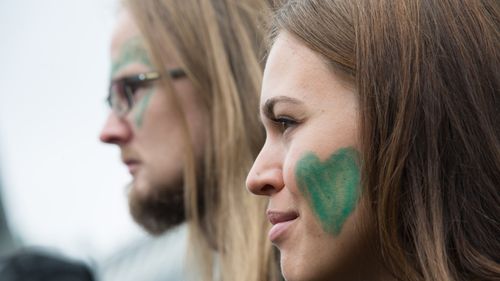 Sute de activişti Extinction Rebellion au blocat o autostradă importantă care traversează Haga / Manifestația a coincis cu o grevă a polițiștilor
