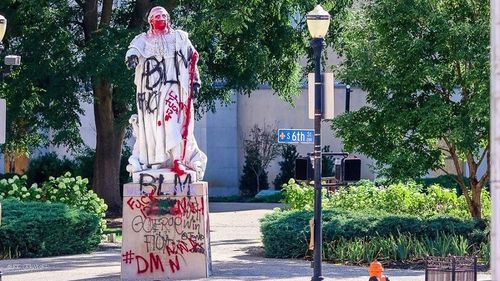 O statuie cu Ludovic al XVI-lea, unul dintre regii Franței, a fost vandalizată în Kentucky