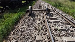 Trafic feroviar temporar oprit pe distanţa Letca – Răstoci din cauza deraierii unui automotor care forma trenul R 10573 / Nu s-au înregistrat victime / SRCF Cluj va asigura transbordare cu mijloace auto