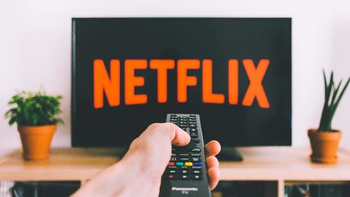 Netflix anunţă divizarea acţiunilor în proporţie de 10 la 1 / Titlurile devin mai accesibile investitorilor / ”Spliturile” sunt o practică obişnuită la companiile cu preţuri foarte ridicate ale acţiunilor