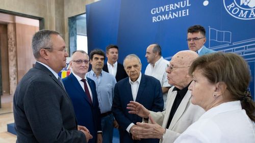 Premierul Ciucă, întâlnire la guvern cu personaje extrem de controversate. Victor Neumann, acuzat de CNSAS că a turnat 12 ani la Securitate / Dan Dungaciu, care a susținut AUR în Moldova și respingea categoric posibilitatea invaziei ruse în Ucraina / Marian Nazat, care susține că ”Ucraina este o anomalie istorică”