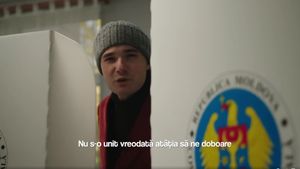 VIDEO Melodia unui artist viral în Moldova îndeamnă la vot împotriva candidatului pro-rus la prezidențiale: ”Bagă rusu' banu' (...) Vă suntem dragi de nu ne dați pace / Nu fraudează ei cât votăm noi”
