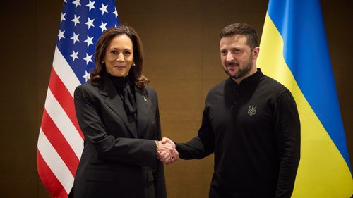 Harris îşi reiterează susţinerea faţă de Kiev şi promite că ”nu se se va împrieteni cu dictatori” / „Cu cinci zile înainte ca Rusia să atace Ucraina, m-am întâlnit cu Zelenski pentru a-l avertiza”