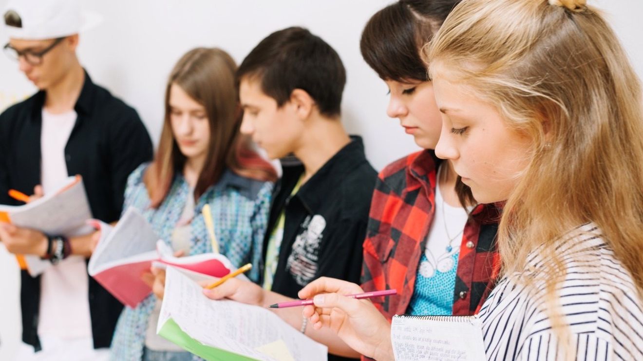 Cercetare cu privire la introducerea obligatorie a educației sexuale în școli: peste 83% dintre respondenți sunt "pentru"