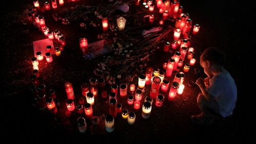 FOTO Protest după apariția convorbirilor dintre Alexandra și 112. Oamenii au mers la Ministerul de Interne unde au desfășurat un banner negru pe care scria ”Voi le-ați ucis!”