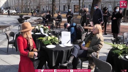 VIDEO Protest în Lituania cu mese de restaurant şi paturi de hotel /  Proprietar de cafenea: Totul va da faliment / Nu pot să mor fără să mă lupt
