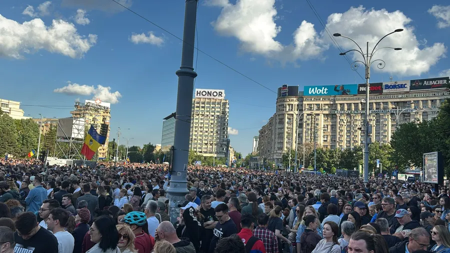 miting electoral nicusor dan in piata victoriei din bucuresti 11 mai 2025