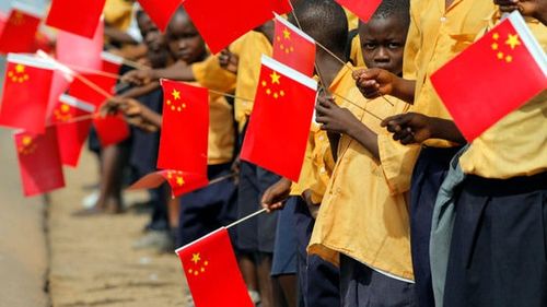 Prietenia strânsă dintre China și Africa, spulberată de fenomenul Coronavirus. Liderii politici africani nu-i pot ierta Chinei tratamentul aplicat conaționalilor lor care trăiesc în regiunea chineză Guangzhou