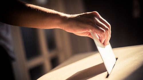 Cine ar putea să schimbe soarta alegerilor din acest an. 2024: anul în care un milion de tineri pot vota pentru prima dată