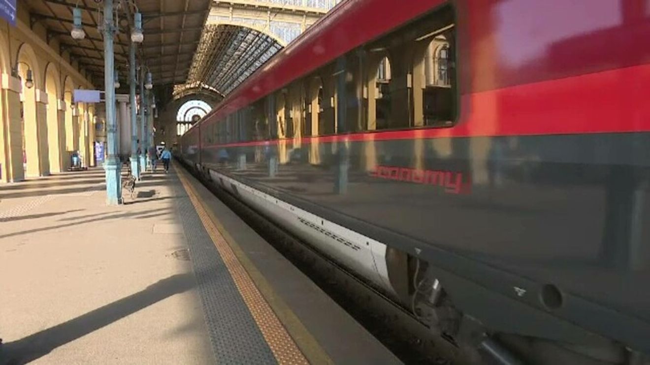 Sute de trenuri şi gări, verificate de poliţiştii de la Transporturi, la nivel naţional / Au fost date amenzi de peste 70.000 de lei