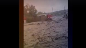 VIDEO Viitura a măturat un sat din județul Constanța. Codul portocaliu de vreme rea este valabil până luni