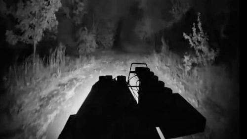 „Sicriul pe roți”: O dronă terestră a salvat un soldat ucrainean rănit care a rămas blocat 33 de zile în spatele liniilor rusești