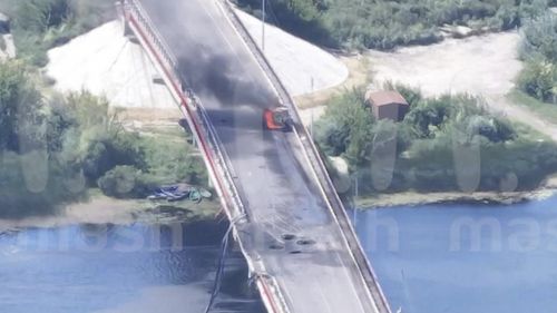 Ucraina a distrus un pod cheie în regiunea rusă Kursk / Imagini cu momentul în care podul este distrus de o rachetă HIMARS