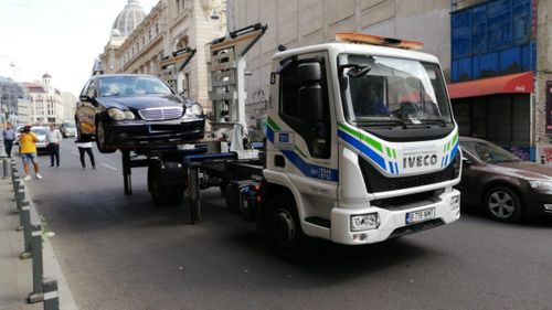 Peste 1.300 de maşini parcate neregulamentar sau abandonate, ridicate de la începutul anului în sectorul 3 / Amenzi de peste 670 de mii de lei