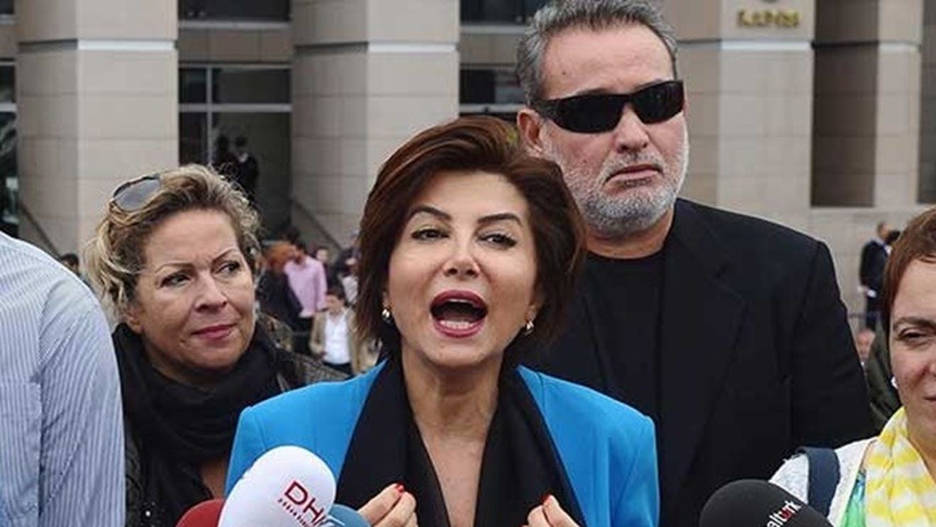 O cunoscută jurnalistă din Turcia, plasată în arest preventiv pentru ”insultă adusă preşedintelui” / Sedef Kabas, la o emisiune TV: Boul nu devine rege intrând în palat, dar palatul devine staul