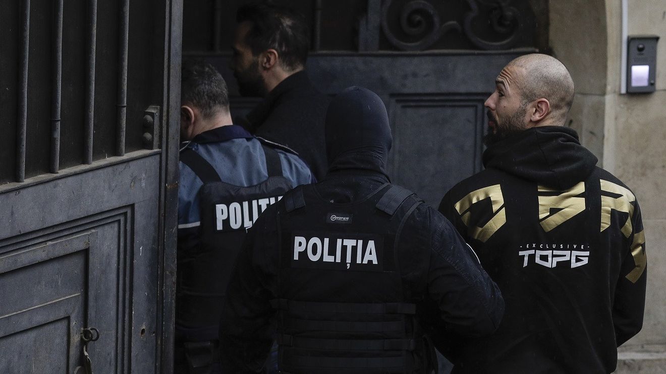 Frații Tate, eliberați de instanță / Andrew și Tristan au fost reținuți în baza unor mandate europene. Ei sunt acuzați că ar fi comis infracțiuni sexuale pe teritoriul Marii Britanii / Cei doi denunță acuzații "nefondate"